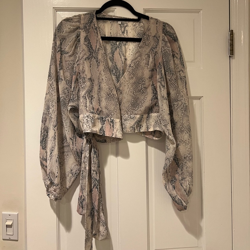OLIVIACEOUS SNAKE PRINT BLOUSE